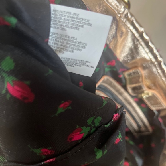 BETSEY JOHNSON fuchsia faux fur purse - Picture 14 of 15